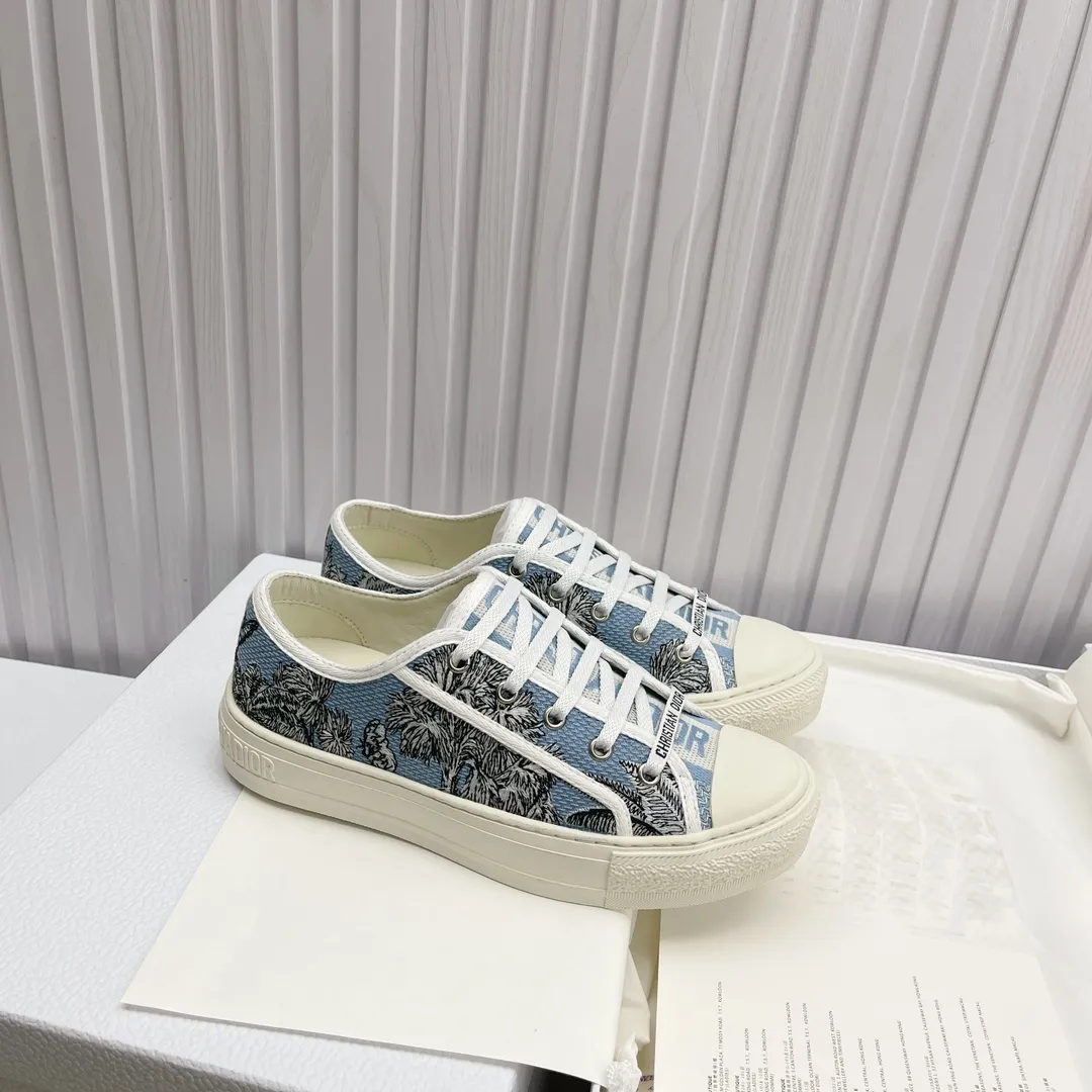 👟👟Ex-factory price 520👟👟 High version in stock, Dior (Dior) flat sneakers are fully embroidered with iconic patterns, ready in stock High quality Dior (Dior) flat sneakers are fully embroidered with iconic patterns👟👟 ♦️Top quality in the market🎗Breaking hot item in foreign counters🎗Non-common imitation version in the market🎗🔳The fabric is made of Italian🇮🇹imported fabrics❗️Embroidered upper, original mold injection Logo frosted five-pointed star outsole🔳Inside imported lambskin+high elasticity Injection molding mold Logo foam feet Size number: 35 to 42 (42 customized)